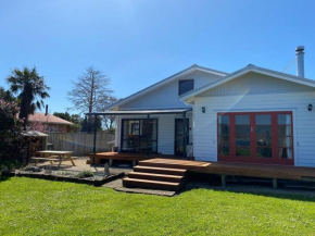 Waterfront Retreat in Collingwood, Parapara